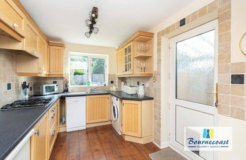 Mudeford House | Bournecoast: Three Bedroom Family Home with Parking/Garden in Mudeford - HB9617