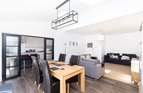 Southbourne House | BOURNECOAST: TWO BEDROOM MODERN FAMILY BUNGALOW NEAR SHOPS/RIVER/BEACH - HB2079
