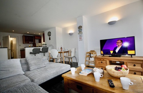 Bournemouth Apartment | Bournemouth hot tub and sauna holiday let
