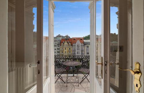 Karlovy Vary Apartment | Boutique Apartment Owned by Emperor Peter The Great With 2 Balconies & Jacuzzi