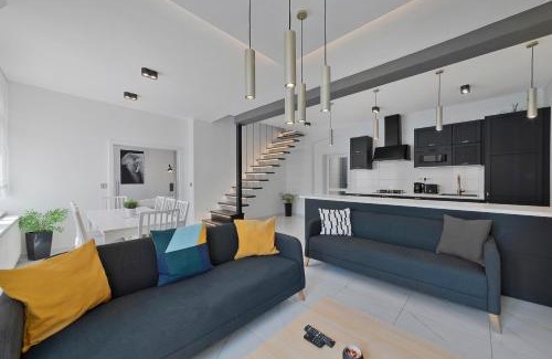 Karlovy Vary Apartment | Boutique Apartment Owned by Emperor Peter The Great With 2 Balconies & Jacuzzi