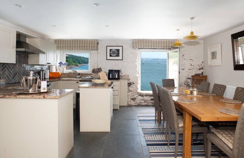 Kingsand House | Boutique beach house right on the beach with amazing sea views!