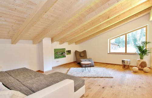 Wald im Pinzgau House | Boutique Holiday Home in Wald in Pinzgau with Garden