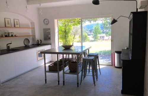 Vaison-la-Romaine Cottage | Boutique home with beautiful garden and large pool, short walk into town