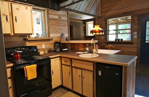 Ymir Cabin | Boutique Mountain Lodge, 4 cabins, 20 km South of Nelson