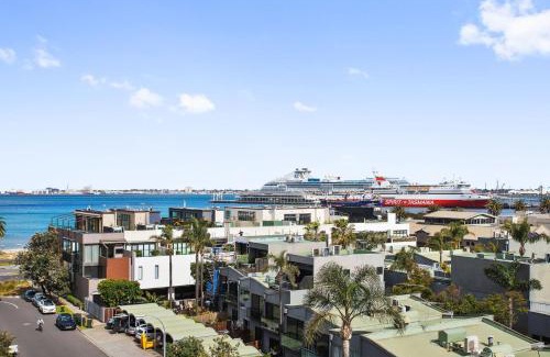 Port Melbourne Apartment | Boutique Stays - Zinc Views 501