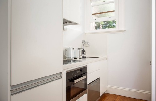 Lewisham Apartment | Boutique Studio with Balcony in Perfect Location