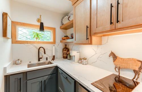 Franklin Apartment | Boutique-Style Barn Stay 4 Mi to Franklin Main St