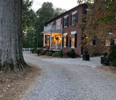 Mount Vernon House | Boyd Harvey Main House & Carriage House