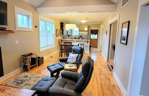 Brevard House | Bracken Bungalow - Cozy retreat a short stroll from downtown Brevard