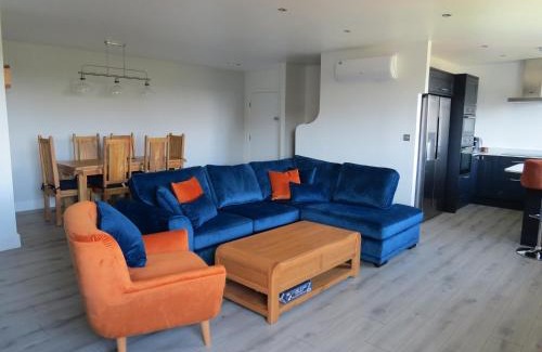 Calverleigh Apartment | Bradleigh Down Holidays Apartment with Private Pool and Hot Tub