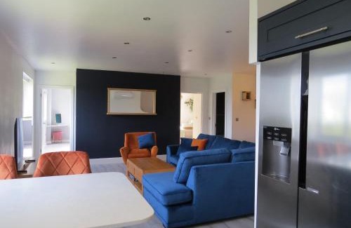 Calverleigh Apartment | Bradleigh Down Holidays Apartment with Private Pool and Hot Tub