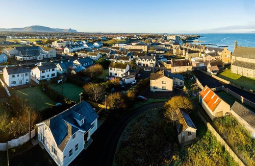 Bundoran House | Bradog House - Beautiful 4 Bedroom House in Central Bundoran