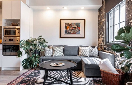 Stratford Apartment | Bradshaw Lofts: The Marrakesh