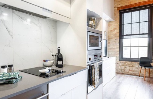 Stratford Apartment | Bradshaw Lofts: The Songbird