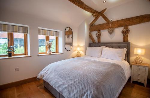 Hereford House | Bramble Cottage - Cosy 2 Bed With Deluxe HOT TUB & Log Burner