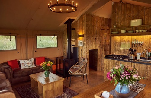 Glastonbury Cottage | BRAMLEY LODGE, pet friendly, with open fire in Glastonbury