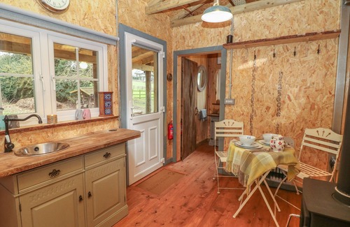 North Wheatley Cottage | BRAMLEY ORCHARD GLAMPING, pet friendly, with open fire in Clarborough