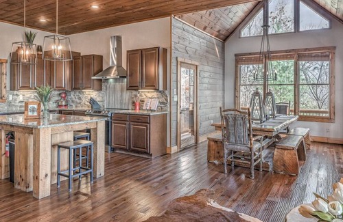 Mineral Bluff Cabin | Branch Oak Manor - Million Dollar Views | Hot Tub | Fire Pit