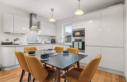 Munster Apartment | Brand NEW 2 BR Fulham Apt Nr Tube Station COZY