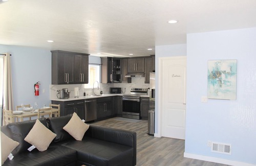 Northside House | Brand New 2Bed/2Bath Guesthouse w/Parking, Laundry, 1G net in San Jose Downtown