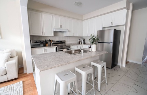 Thorold House | BRAND NEW 3 bedroom house minutes from Niagara Falls