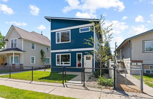 West Central Apartment | Brand New 3BD 2 5BTH Triplex Unit Near Downtown