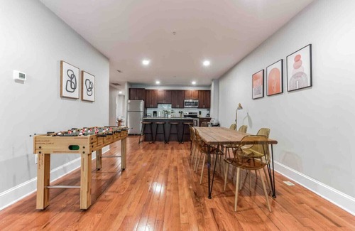Midtown Village Apartment | BRAND NEW 4/4 Center City w/Roof PATIO Sleeps 20