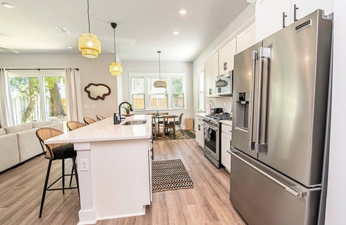 Springfield House | Brand New 4-bedroom 2- story house in Historic Springfield