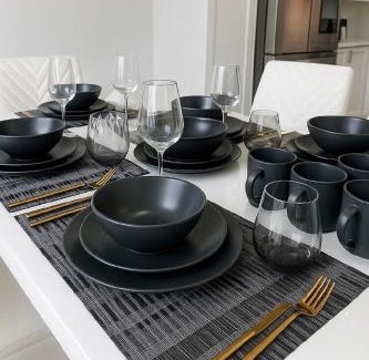 Hamilton Villa | Brand New 4 bedroom Villa by Hamilton Airport!