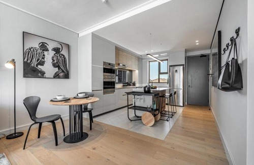 Green Point Apartment | Brand new Apartment close to Stadium and V&A Waterfront