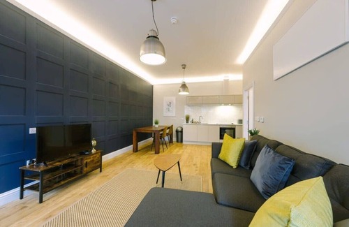 Patchway Apartment | Brand New Apartments close to Cribbs Causeway!