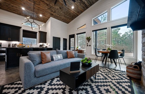 Pickens Cabin | BRAND NEW! BOHO Modern + Chic Luxury Couples Retreat!