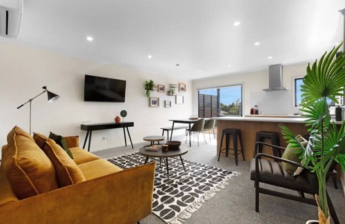 Frankton House | Brand New Central Townhouse in Quiet Location