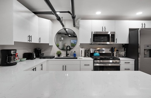 Union Park Apartment | Brand NEW Centrally Located with FREE parking and PET friendly!