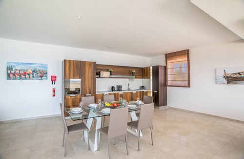 San Tumas Apartment | Brand New Contemporary Sky Villas with Private pool - The Waterfront