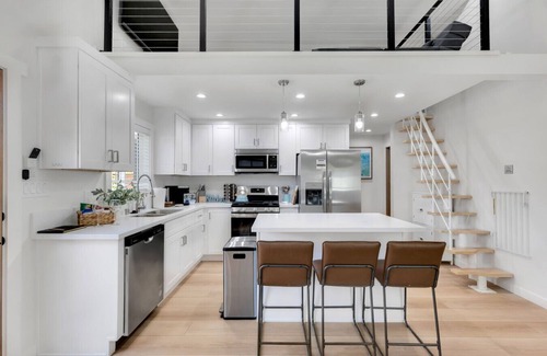 Thousand Oaks House | Brand new Cottage, putting green, private patio