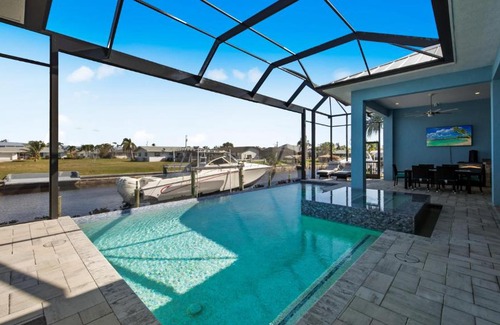 Fort Myers House | BRAND NEW! Direct Sailboat Access, Breathtaking Saltwater Pool - Villa Blue Lagoon - Roelens