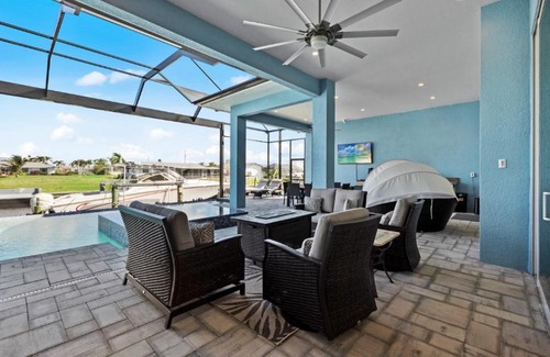 Fort Myers House | BRAND NEW! Direct Sailboat Access, Breathtaking Saltwater Pool - Villa Blue Lagoon - Roelens