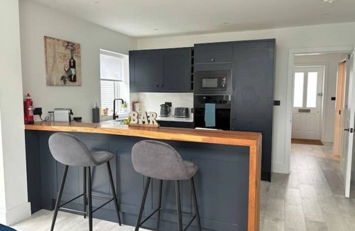 Syon House | Brand New Family House with free parking