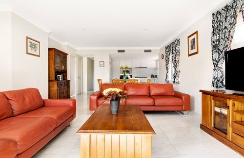 Bayswater House | Brand New House in Central Location For Non Smokers Only