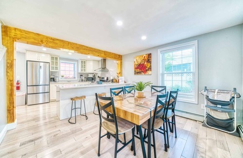 Saugerties House | Brand New House w gated backyard that is located right at the Saugerties Village