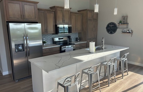 Crofton Cabin | Brand new lake house with panoramic view overlooking Lewis and Clark Lake.