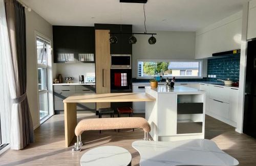 Two Mile Bay House | Brand new Lakeside cozy home