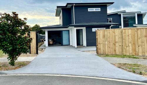 Two Mile Bay House | Brand new Lakeside cozy home