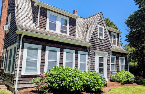 Silver Beach House | BRAND NEW LISTING! 5BD Home-A/C, Sunroom, Patio, Access to Association Beach