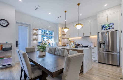 Surrey House | Brand New Luxurious White Rock 5BR 4BA Spacious Home