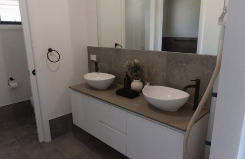 Kelso House | Brand New Luxury Build with Home Theatre