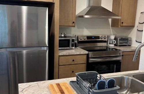 Mira Costa House | Brand-New Modern ADU – Your Private Retreat Awaits!