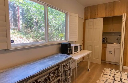 Edenvale House | Brand New Private ADU, Private Entrance + Laundry